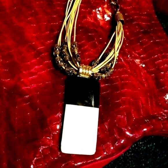 GORGEOUS MODERN NECKLACE!!! NEW!!!  ART DECO CHIC STAND OUT IN THE CROWD! - Picture 1 of 5